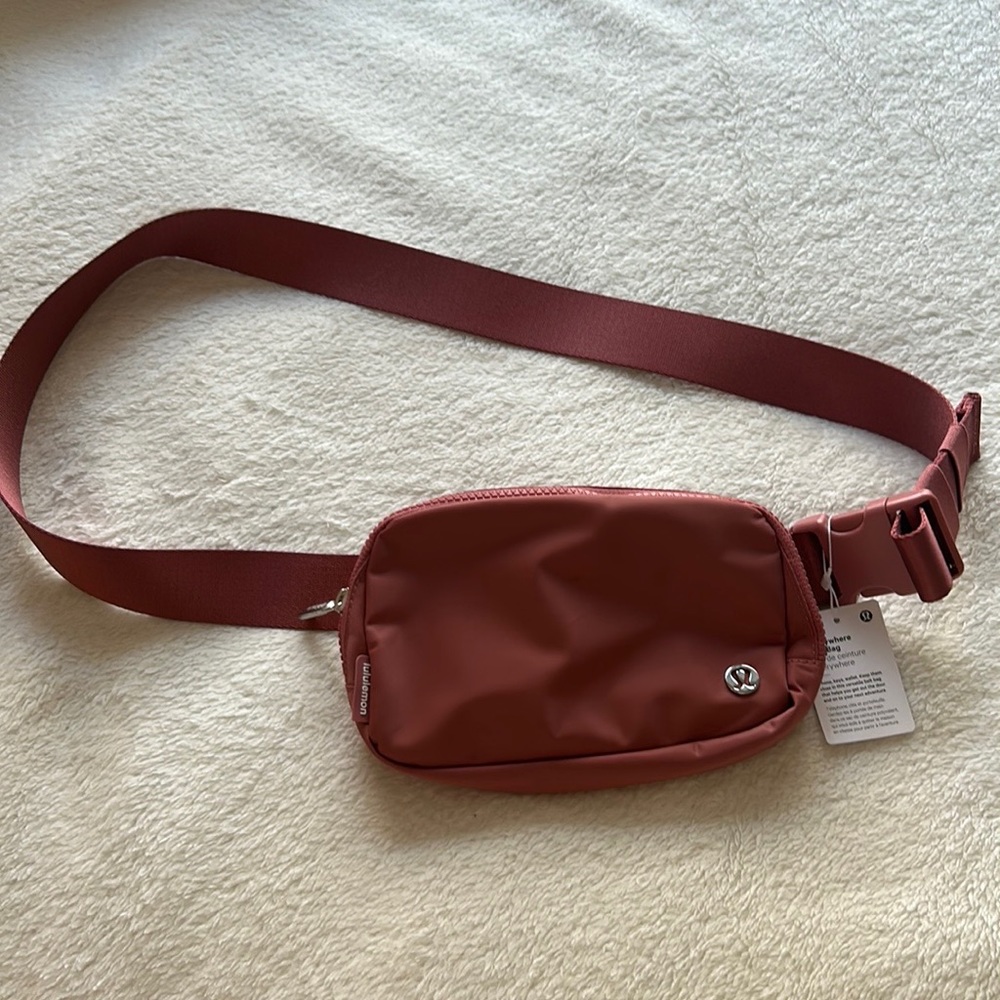 Lululemon Everywhere Belt Bag- Brier Rose